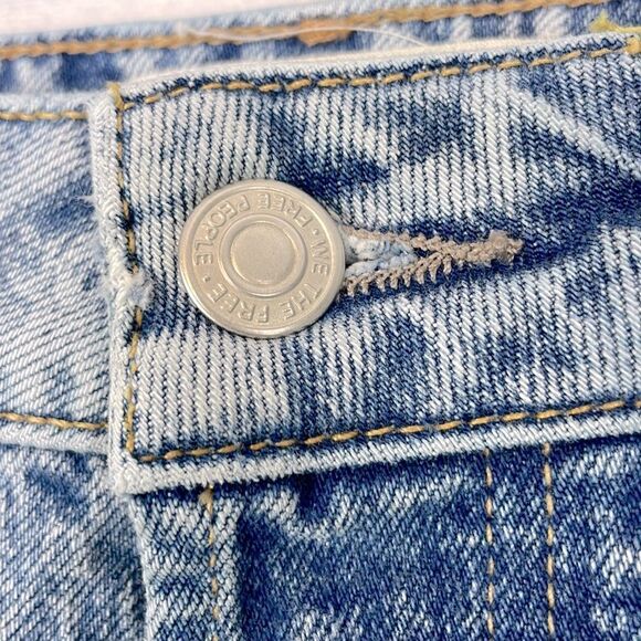 We The free Zuri Hi Rise Buttonfly Mom Jean. Blue Acid Wash. Size 27. - Picture 5 of 15